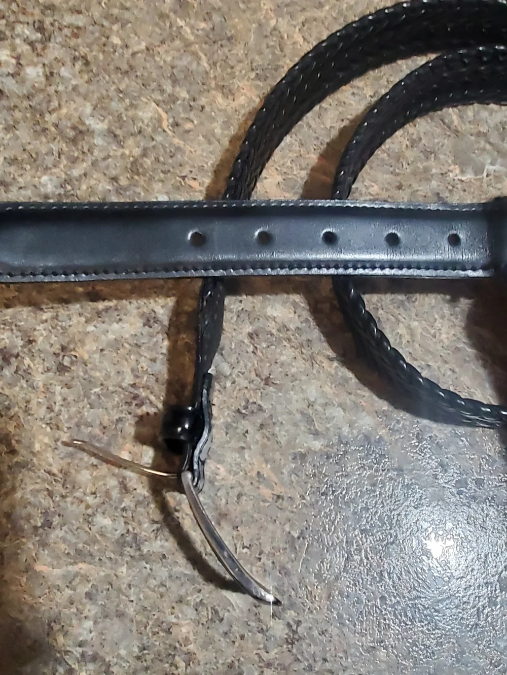BLACK GENUINE LEATHER  WOVEN  BELT. MENS SILVER BUCKLE. SZ 42 APPROX.